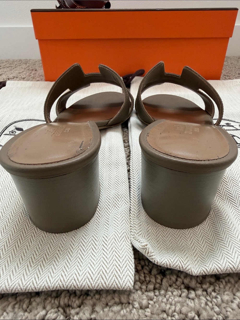 Authentic Hermes Oasis Slide Mules in Taupe Leather Sz 38 - Picture 6 of 8